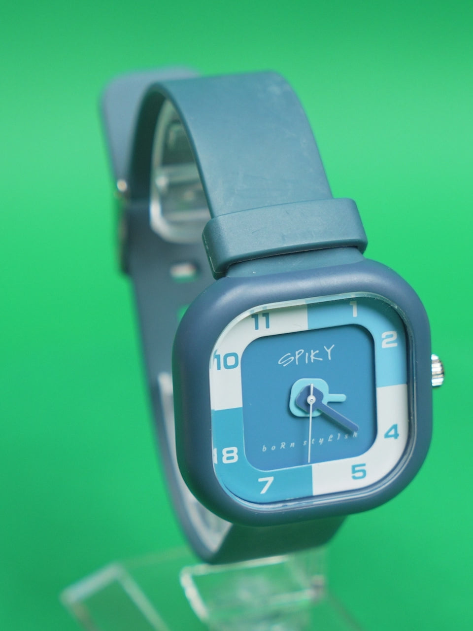 बच्चों के लिए स्पाइकी ईवा10 स्क्वायर एनालॉग घड़ी